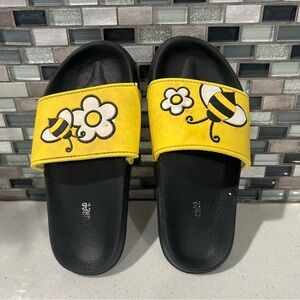Girls black and yellow sandals/size 13